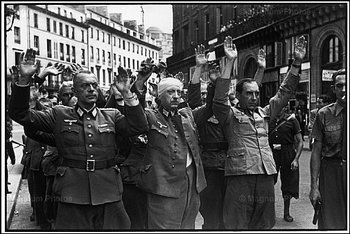 german officers taken prisoner during the liberation of paris