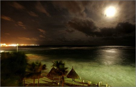 hurricane wilma approaching cancun